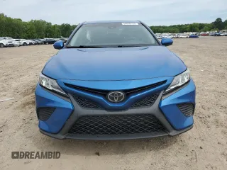 2020 Toyota Camry SE z VIN 4T1G11AKXLU371418, wystawiony jako Copart lot #56050785 z przebiegiem 106 183 mil mil oraz Szkoda całkowita • Salvage title. Historia ofert i sprzedaży dostępna na DreamBid. Obrazek 5.