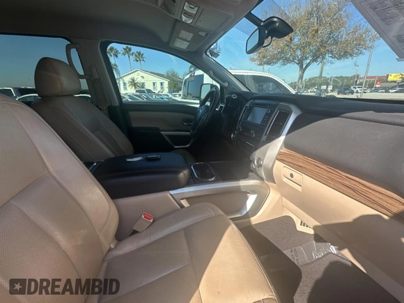 2016 Nissan Titan Platinum Reserve z VIN 1N6BA1F26GN512666, wystawiony jako Copart lot #43622745 z przebiegiem 120 182 mil mil oraz Czysty tytuł • Clean title. Historia ofert i sprzedaży dostępna na DreamBid. Obrazek 5.