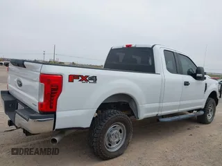 2019 Ford F-250 XL z VIN 1FT7X2B6XKEC89613, wystawiony jako IAAI lot #42256834 z przebiegiem 80 066 mil mil oraz . Historia ofert i sprzedaży dostępna na DreamBid. Obrazek 13.
