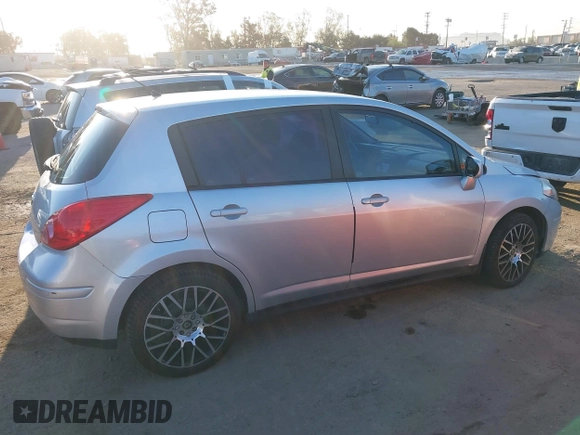 2011 Nissan Versa S z VIN 3N1BC1CP2BL448005, wystawiony jako IAAI lot #41819138 z przebiegiem 165 936 mil mil oraz . Historia ofert i sprzedaży dostępna na DreamBid. Obrazek 13.
