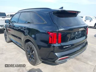 2023 Kia Sorento SX z VIN 5XYRK4LFXPG202339, wystawiony jako IAAI lot #42463572 z przebiegiem 27 928 mil mil oraz . Historia ofert i sprzedaży dostępna na DreamBid. Obrazek 3.