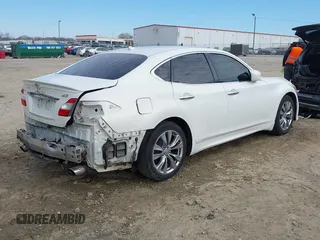 2013 Infiniti M with VIN JN1BY1APXDM510764, listed as a IAAI auction lot 41706993 with 226,416 mi miles and . Bid and sale history available at carsss.com. Image 4.