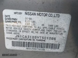2000 Nissan Maxima GXE with VIN JN1CA31D5YT501086, listed as a IAAI auction lot 41982095 with 184,012 mi miles. Bid and sale history available at carsss.com. Image 9.