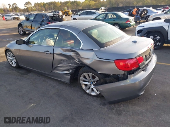 2013 BMW 3 Series 328i z VIN WBADW7C57DE731210, wystawiony jako IAAI lot #41848625 z przebiegiem 105 443 mil mil oraz . Historia ofert i sprzedaży dostępna na DreamBid. Obrazek 3.