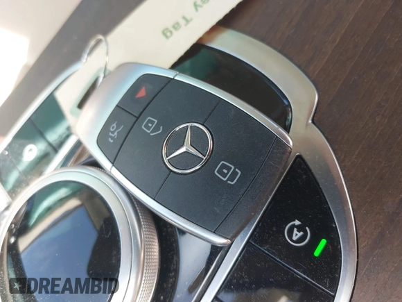 2019 Mercedes-Benz C 300 with VIN 55SWF8EB2KU316763, listed as a IAAI auction lot 42072583 with 61,664 mi miles and . Bid and sale history available at carsss.com. Image 11.