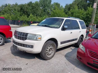 2007 Lincoln Navigator with VIN 5LMFU28557LJ00901, listed as a IAAI auction lot 39925964 with 238,361 mi miles. Bid and sale history available at carsss.com. Image 2.