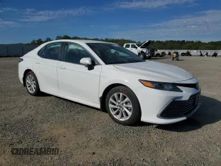 2024 Toyota Camry LE z VIN 4T1C11AK1RU257623, wystawiony jako Copart lot #50471135 z przebiegiem 8 055 mil mil oraz Szkoda całkowita • Salvage title. Historia ofert i sprzedaży dostępna na DreamBid. Obrazek 4.