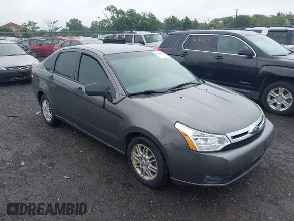 2009 Ford Focus SE z VIN 1FAHP35N59W180533, wystawiony jako IAAI lot #42443367 z przebiegiem 176 065 mil mil oraz . Historia ofert i sprzedaży dostępna na DreamBid. Obrazek 1.