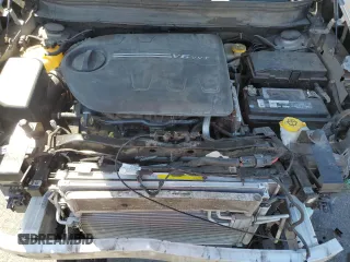 2018 Jeep Cherokee Latitude Tech Connect with VIN 1C4PJMCX0JD506479, listed as a Copart auction lot 57210275 with 189,588 mi miles and Salvage title. Bid and sale history available at DreamBid. Image 12.