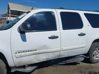 2008 Chevrolet Suburban LTZ with VIN 3GNFC16078G120116, listed as a IAAI auction lot 42691043 with 178,539 mi miles and . Bid and sale history available at DreamBid. Image 6.