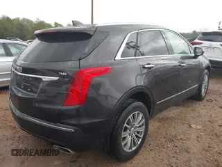 2019 Cadillac XT5 Luxury AWD z VIN 1GYKNDRS6KZ113420, wystawiony jako IAAI lot #41951065 z przebiegiem 56 360 mil mil oraz . Historia ofert i sprzedaży dostępna na DreamBid. Obrazek 4.