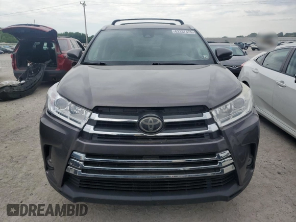 2017 Toyota Highlander XLE with VIN 5TDJZRFH7HS426496, listed as a Copart auction lot 62337475 with 255,962 mi miles and Clean title. Bid and sale history available at DreamBid. Image 5.