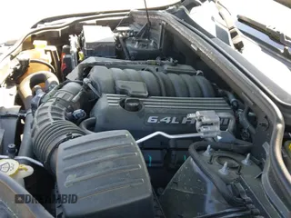 2017 Jeep Grand Cherokee SRT z VIN 1C4RJFDJ2HC696025, wystawiony jako IAAI lot #41863274 z przebiegiem 126 949 mil mil oraz . Historia ofert i sprzedaży dostępna na DreamBid. Obrazek 18.