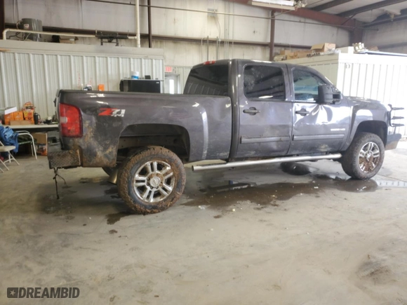 2011 Chevrolet Silverado 2500HD LT with VIN 1GC1KXC80BF230209, listed as a Copart auction lot 44757865 with 325,580 mi miles and Non Repairable. Bid and sale history available at carsss.com. Image 3.