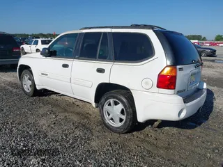 2003 GMC Envoy SLE z VIN 1GKDS13S732151378, wystawiony jako IAAI lot #42264018 z przebiegiem 213 523 mil mil oraz . Historia ofert i sprzedaży dostępna na DreamBid. Obrazek 3.