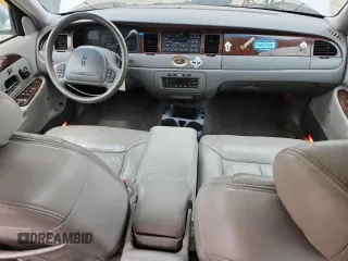 1998 Lincoln Town Car Cartier z VIN 1LNFM83W6WY649580, wystawiony jako Copart lot #59198865 z przebiegiem 253 735 mil mil oraz Czysty tytuł • Clean title. Historia ofert i sprzedaży dostępna na DreamBid. Obrazek 8.