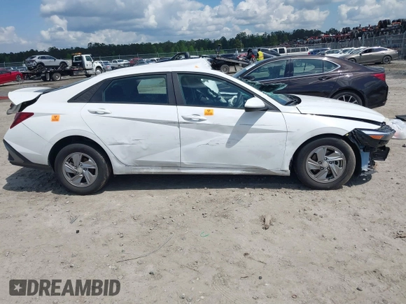 2024 Hyundai Elantra SE z VIN KMHLL4DG1RU798092, wystawiony jako IAAI lot #41985256 z przebiegiem 24 940 mil mil oraz . Historia ofert i sprzedaży dostępna na DreamBid. Obrazek 14.