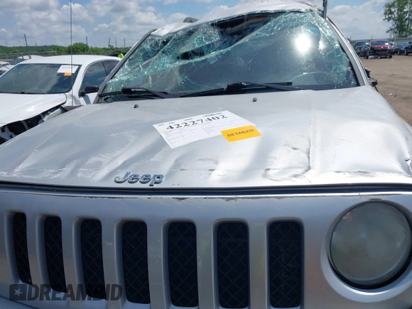 2014 Jeep Patriot Latitude with VIN 1C4NJRFB0ED549410, listed as a IAAI auction lot 42227402 with 139,908 mi miles and . Bid and sale history available at DreamBid. Image 10.