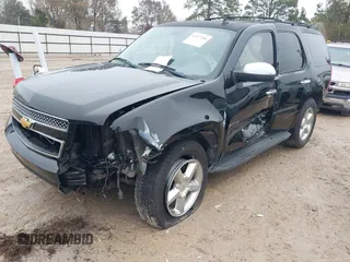 2014 Chevrolet Tahoe LT z VIN 1GNSCBE04ER143872, wystawiony jako IAAI lot #41377204 z przebiegiem 119 533 mil mil oraz . Historia ofert i sprzedaży dostępna na DreamBid. Obrazek 17.