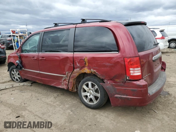 2010 Chrysler Town & Country Touring Plus z VIN 2A4RR8DX8AR398997, wystawiony jako Copart lot #53237575 z przebiegiem 311 281 mil mil oraz Czysty tytuł • Clean title. Historia ofert i sprzedaży dostępna na DreamBid. Obrazek 2.