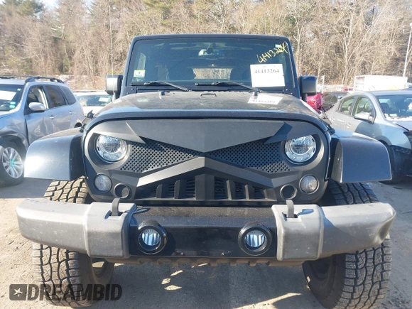 2018 Jeep Wrangler JK Unlimited Sahara with VIN 1C4HJWEG8JL921293, listed as a IAAI auction lot 41413264 with 90,566 mi miles. Bid and sale history available at carsss.com. Image 13.