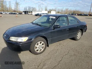 1998 Toyota Camry LE z VIN JT2BF28K3W0126086, wystawiony jako Copart lot #86730624 z przebiegiem 158 726 mil mil oraz Szkoda całkowita • Salvage title. Historia ofert i sprzedaży dostępna na DreamBid. Obrazek 1.