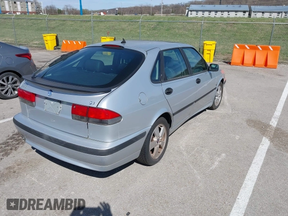 2002 Saab 9-3 z VIN YS3DF58K422029942, wystawiony jako IAAI lot #41827226 z przebiegiem 180 181 mil mil oraz . Historia ofert i sprzedaży dostępna na DreamBid. Obrazek 4.