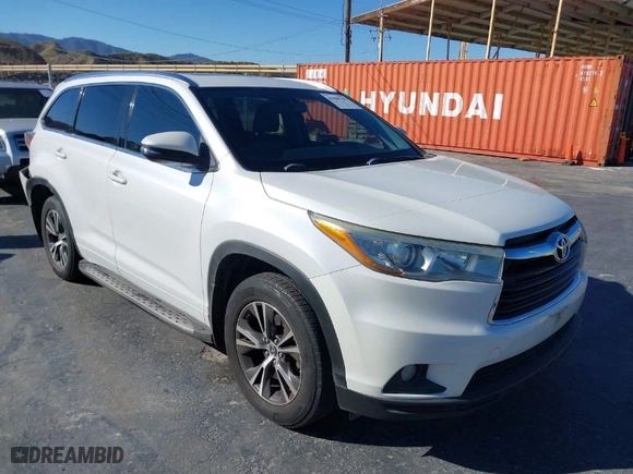 2016 Toyota Highlander XLE with VIN 5TDKKRFH3GS160434, listed as a IAAI auction lot 41588745 with 82153 miles. Bid and sale history available at carsss.com. Image 1.
