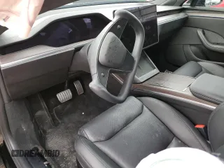 2022 Tesla Model S z VIN 5YJSA1E58NF488719, wystawiony jako Copart lot #81804213 z przebiegiem Nie podano mil oraz Szkoda całkowita • Salvage title. Historia ofert i sprzedaży dostępna na DreamBid. Obrazek 8.