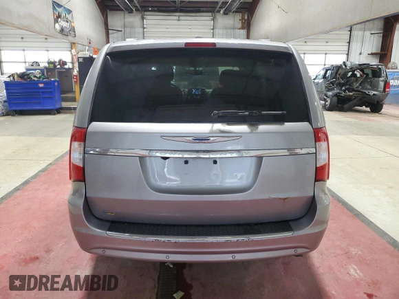 2015 Chrysler Town & Country Touring L z VIN 2C4RC1CG8FR601491, wystawiony jako Copart lot #57968225 z przebiegiem 86 385 mil mil oraz Szkoda całkowita • Salvage title. Historia ofert i sprzedaży dostępna na DreamBid. Obrazek 6.