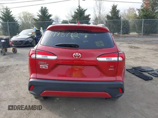 2024 Toyota Corolla Cross LE z VIN 7MUBAABG6RV083522, wystawiony jako IAAI lot #41998712 z przebiegiem 11 793 mil mil oraz . Historia ofert i sprzedaży dostępna na DreamBid. Obrazek 16.