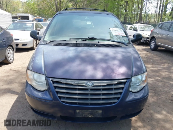 2005 Chrysler Town & Country Touring with VIN 2C8GP54L95R181669, listed as a IAAI auction lot 42065243 with 183,285 mi miles. Bid and sale history available at carsss.com. Image 6.