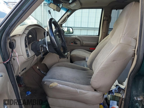 2003 GMC Safari z VIN 1GKEL19X83B512525, wystawiony jako Copart lot #79059984 z przebiegiem 122 800 mil mil oraz Szkody całkowita. Historia ofert i sprzedaży dostępna na DreamBid. Obrazek 7.