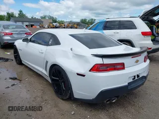 2015 Chevrolet Camaro SS z VIN 2G1FJ1EW8F9105046, wystawiony jako IAAI lot #42306850 z przebiegiem 59 861 mil mil oraz . Historia ofert i sprzedaży dostępna na DreamBid. Obrazek 3.
