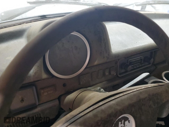 1979 Volkswagen Beetle z VIN 1592017519, wystawiony jako Copart lot #64070775 z przebiegiem Nie podano mil oraz Czysty tytuł • Clean title. Historia ofert i sprzedaży dostępna na DreamBid. Obrazek 9.