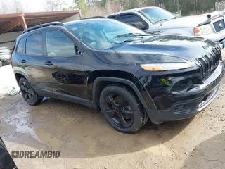 2017 Jeep Cherokee Altitude z VIN 1C4PJLAB7HW660624, wystawiony jako IAAI lot #41488683 z przebiegiem 106 963 mil mil oraz . Historia ofert i sprzedaży dostępna na DreamBid. Obrazek 1.