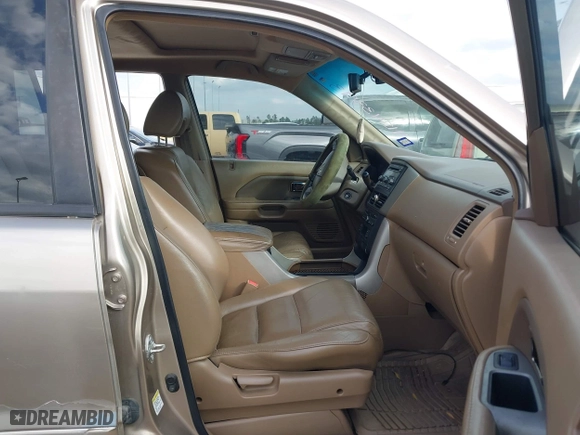 2006 Honda Pilot EX-L with VIN 5FNYF28586B039412, listed as a IAAI auction lot 41543393 with 223,685 mi miles. Bid and sale history available at carsss.com. Image 5.