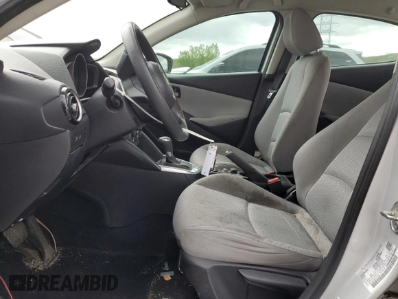 2019 Toyota Yaris L z VIN 3MYDLBYV6KY514188, wystawiony jako Copart lot #57063665 z przebiegiem 42 478 mil mil oraz Szkoda całkowita • Salvage title. Historia ofert i sprzedaży dostępna na DreamBid. Obrazek 7.