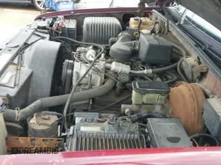 1996 Chevrolet Silverado 1500 z VIN 1GCEC19RXTE256982, wystawiony jako IAAI lot #42435782 z przebiegiem 320 441 mil mil oraz . Historia ofert i sprzedaży dostępna na DreamBid. Obrazek 23.
