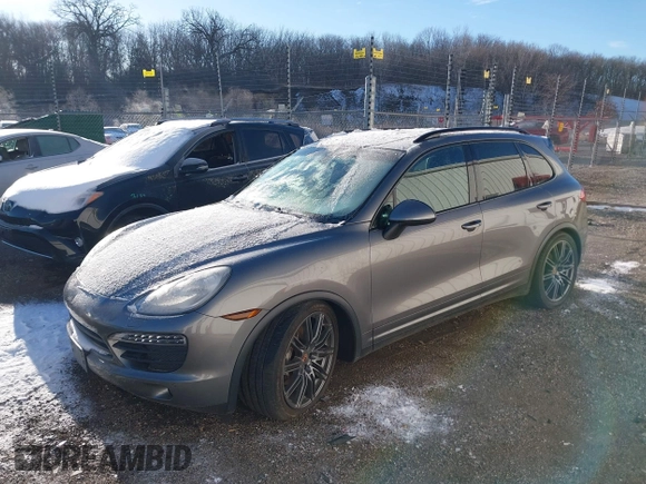 2013 Porsche Cayenne S с VIN WP1AB2A28DLA86543, выставлен на аукционе IAAI как лот 41764426 с пробегом 105 814 миль миль и . История ставок и продаж доступна на DreamBid. Изображение 17.