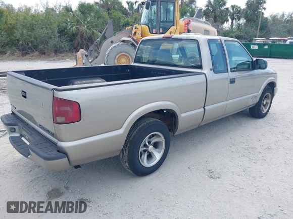 2000 Chevrolet S-10 LS with VIN 1GCCS1942YK156897, listed as a IAAI auction lot 41709047 with 131,331 mi miles. Bid and sale history available at carsss.com. Image 4.