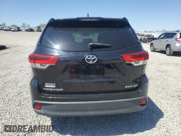 2017 Toyota Highlander XLE z VIN 5TDJZRFH8HS411635, wystawiony jako Copart lot #52080215 z przebiegiem 83 711 mil mil oraz Szkoda całkowita • Salvage title. Historia ofert i sprzedaży dostępna na DreamBid. Obrazek 6.