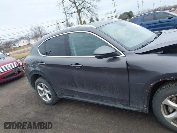 2019 Alfa Romeo Stelvio z VIN ZASPAKAN8K7C40495, wystawiony jako IAAI lot #41693705 z przebiegiem 36 415 mil mil oraz . Historia ofert i sprzedaży dostępna na DreamBid. Obrazek 13.