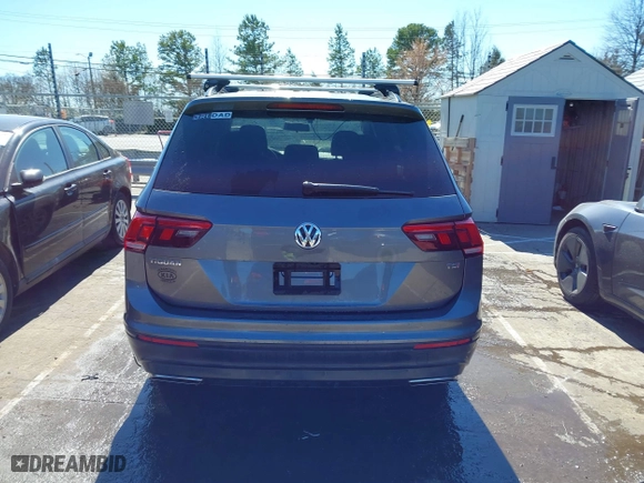 2018 Volkswagen Tiguan S with VIN 3VV1B7AX3JM058106, listed as a IAAI auction lot 41733458 with 164,268 mi miles. Bid and sale history available at carsss.com. Image 16.