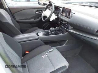 2023 Nissan Rogue SV z VIN JN8BT3BAXPW418861, wystawiony jako IAAI lot #42153059 z przebiegiem 41 641 mil mil oraz . Historia ofert i sprzedaży dostępna na DreamBid. Obrazek 5.
