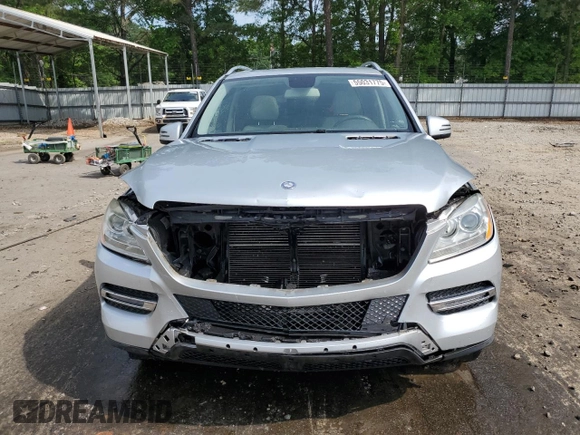 2013 Mercedes-Benz M 350 z VIN 4JGDA5JB5DA134624, wystawiony jako Copart lot #55031775 z przebiegiem 123 061 mil mil oraz Szkoda całkowita • Salvage title. Historia ofert i sprzedaży dostępna na DreamBid. Obrazek 5.