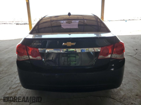 2015 Chevrolet Cruze LS z VIN 1G1PA5SG2F7119146, wystawiony jako Copart lot #55622605 z przebiegiem 133 688 mil mil oraz Szkoda całkowita • Salvage title. Historia ofert i sprzedaży dostępna na DreamBid. Obrazek 6.