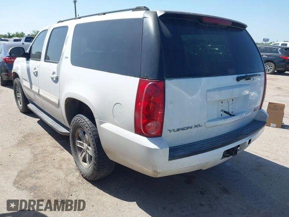 2007 GMC Yukon XL SLT with VIN 1GKFC16017J218410, listed as a IAAI auction lot 41981881 with 209,721 mi miles. Bid and sale history available at carsss.com. Image 3.
