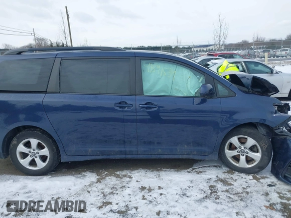 2018 Toyota Sienna LE Auto Access Seat with VIN 5TDKZ3DC3JS905514, listed as a IAAI auction lot 41591539 with 1 mi miles. Bid and sale history available at carsss.com. Image 12.