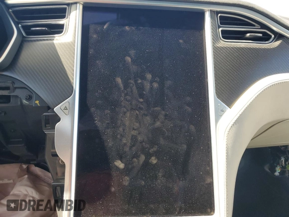 2016 Tesla Model S 90D z VIN 5YJSA1E4XGF115997, wystawiony jako Copart lot #60933525 z przebiegiem Nie podano mil oraz Szkoda całkowita • Salvage title. Historia ofert i sprzedaży dostępna na DreamBid. Obrazek 9.
